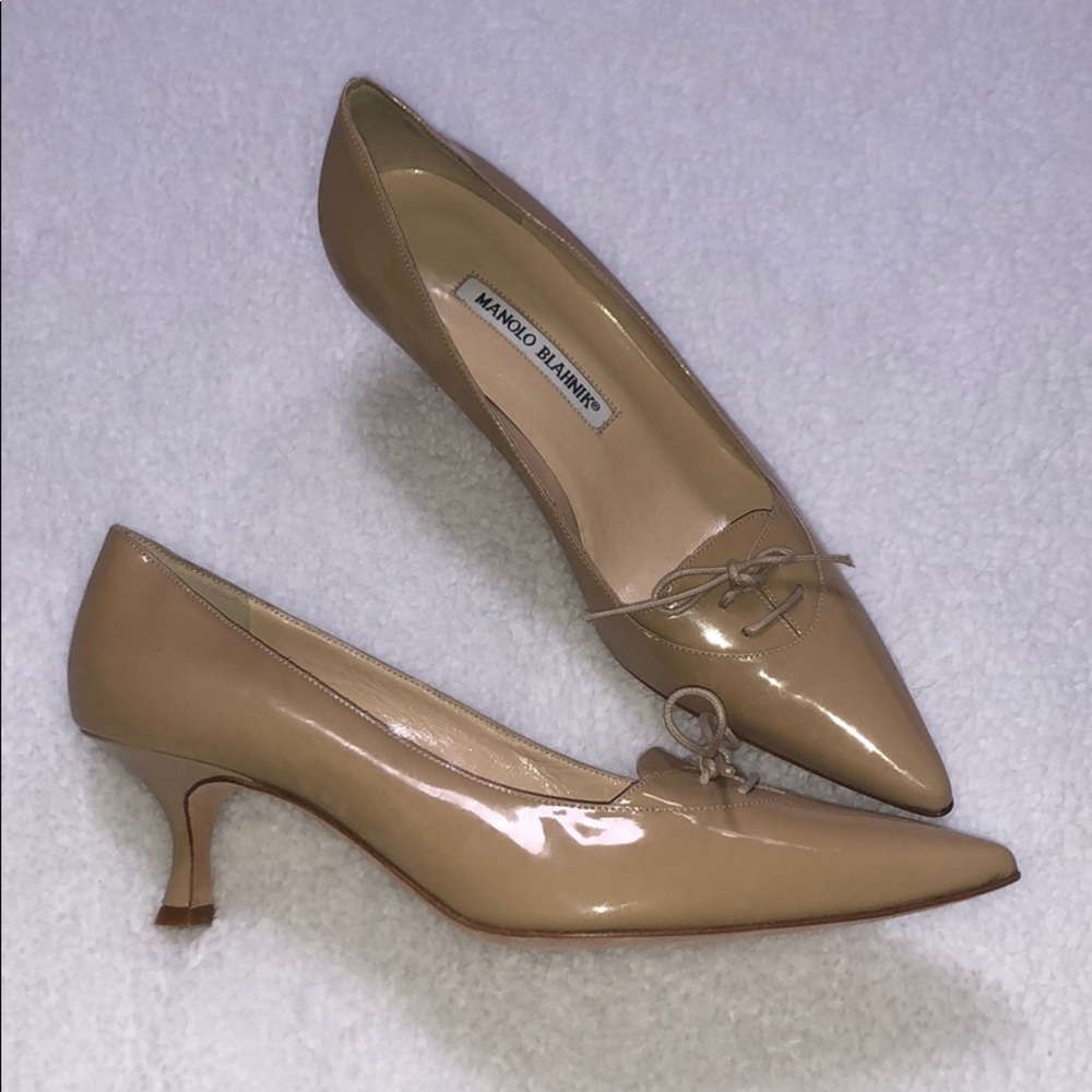 NWOT MANOLO BLAHNIK tan patent leather heel pump